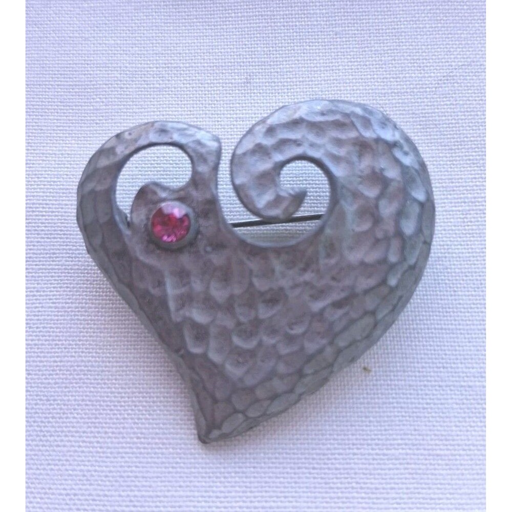 Vintage Hammered Pewter Tone Heart Brooch w/ Pink Rhinestone~Signed DD